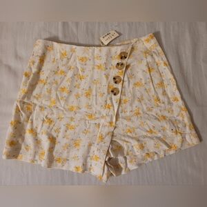 Aeropostale White and Yellow Floral Skort